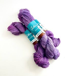 GATHERING FIBERS Hand-Dyed Purple Yarn Skein - Lavender to Deep Violet